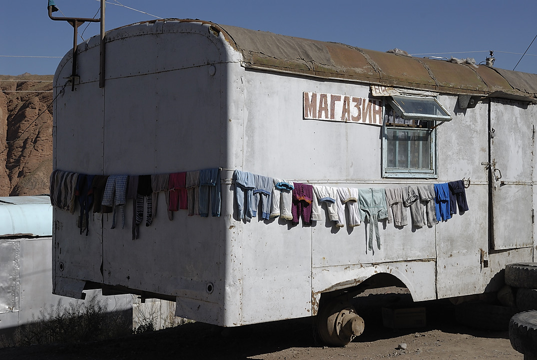 100827-09.jpg - Poste fronti�re d'Irkechtam