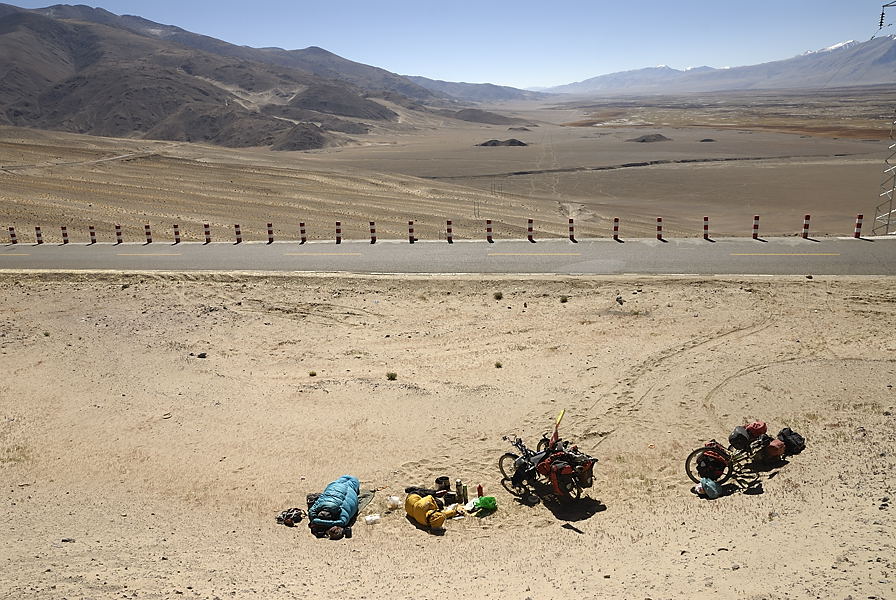 _PPB0633.jpg - Repos apr�s la travers�e nocturne d'Ali