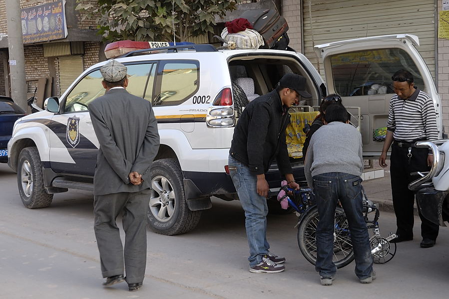 _PPB0672.jpg - Retour � Kashgar en 4x4 flambant neuf. 2 jours pour rembobiner 1400 Km et un mois de v�lo.