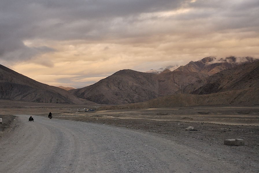 _PPB9913.jpg - Le long de la rivi�re Karakash
