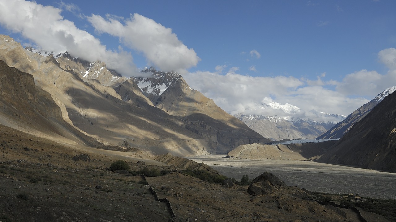 120806-165247.jpg - Vallée de Shimshal, vers l'amont ; glacier de Yazgil