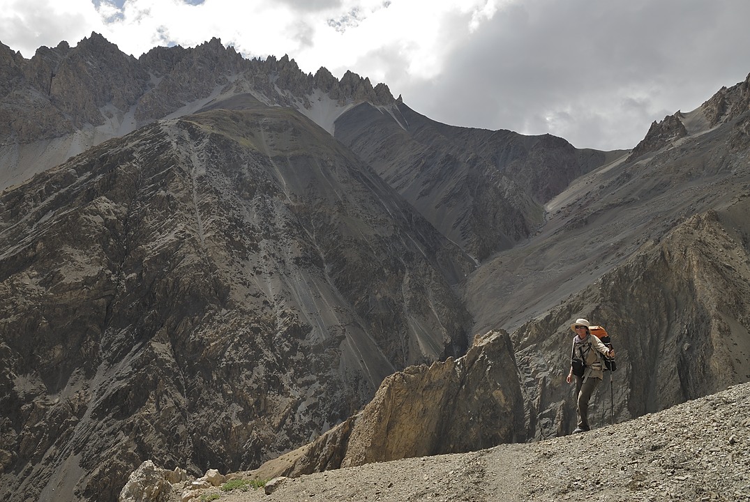 120812-141112.jpg - Descente du Schachmick Pass,  vue vers Uween e sar