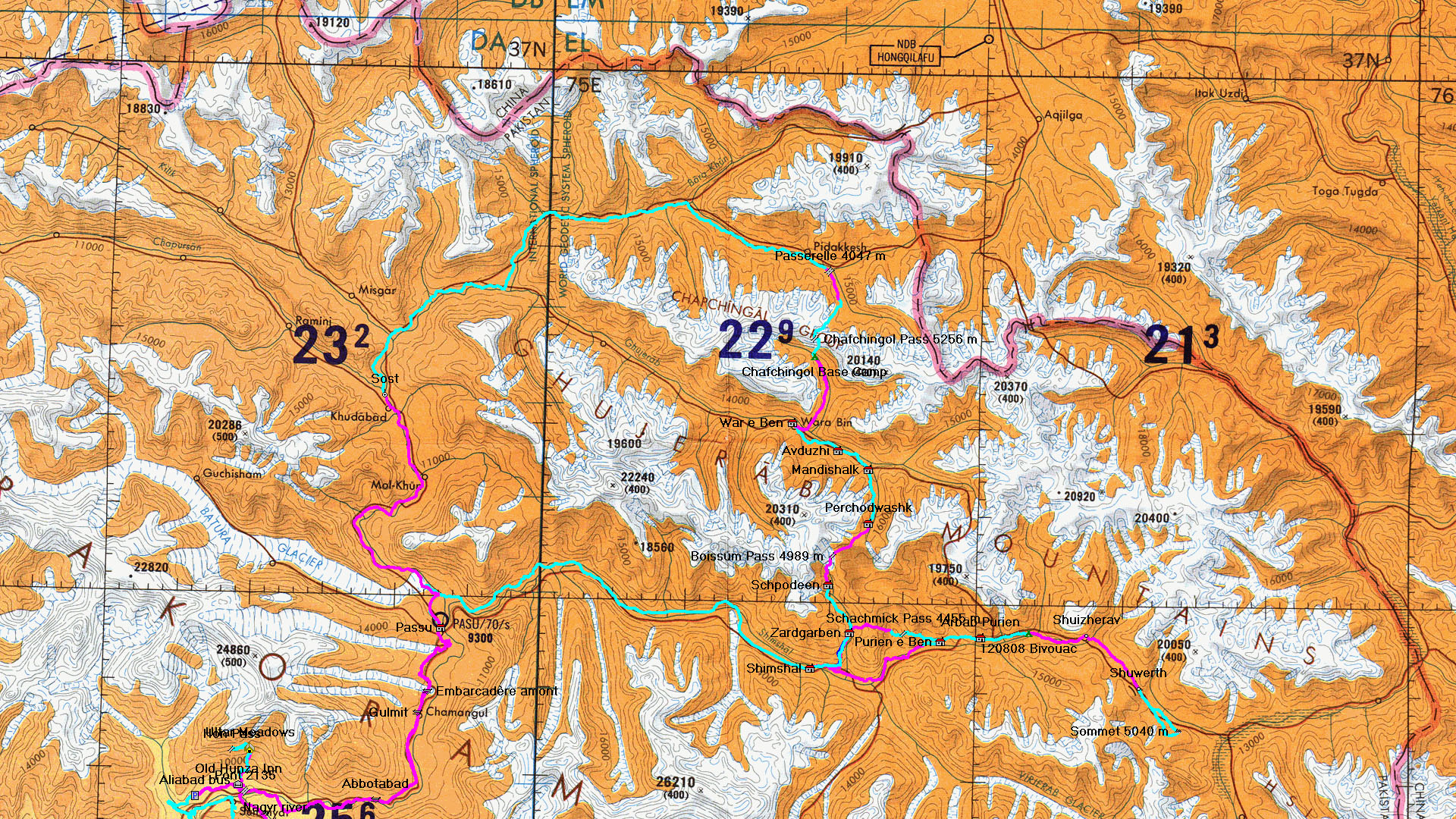 120804-000000.jpg - Le trek le plus technique du séjour : 6 jours de marche et deux cols pour quitter Shimshal et rejoindre la Karakoram Highway. Une traversée sous la pluie pour le facile col de Boissum puis quelques glaciales traversées de rivière pour atteindre le raide col de Chafchingol avant la longue descente sur Koksil et la Karakoram Highway.