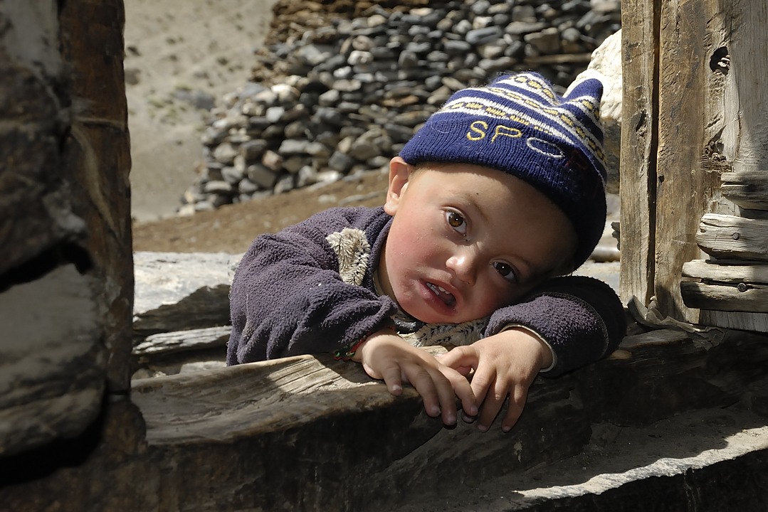 120817-112138.jpg - Famille à Avduzhi : Safar Nana, mère de Mohamed Ali (gamin de 2 ans), femme de Mohamed Wafa (rencontré après en chemin). Bibi Sultana (soeur de Farman Ullah), mère de Piar Ali (gamin de 10 ans). Morad Bigim (la plus vieille).