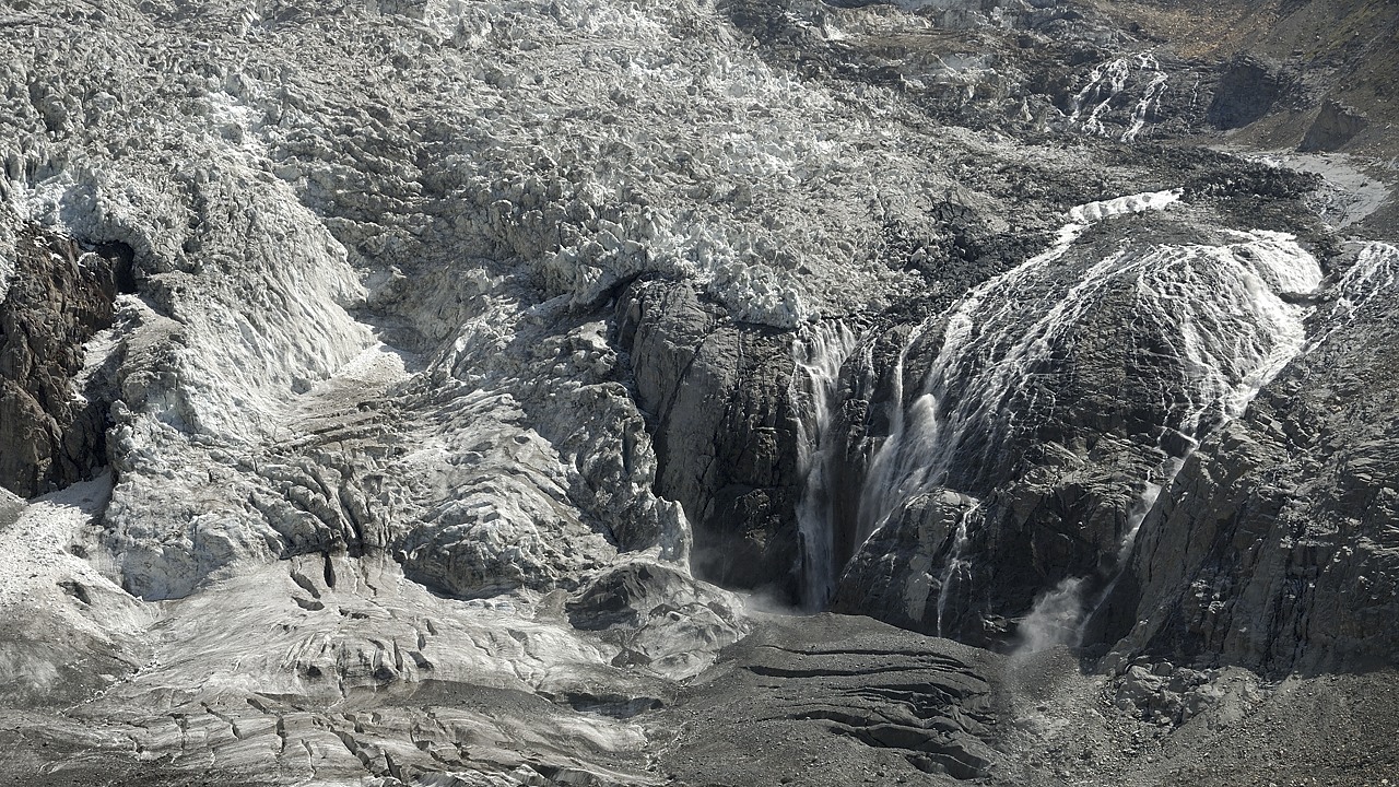 120822-140926.jpg - Montée à Chumar Bakor, glacier au fond de la vallée