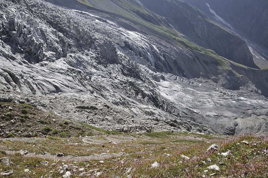 120822-153154.jpg - Montée à Chumar Bakor, glacier au fond de la vallée