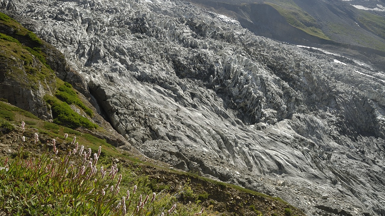 120822-153407.jpg - Montée à Chumar Bakor, glacier au fond de la vallée