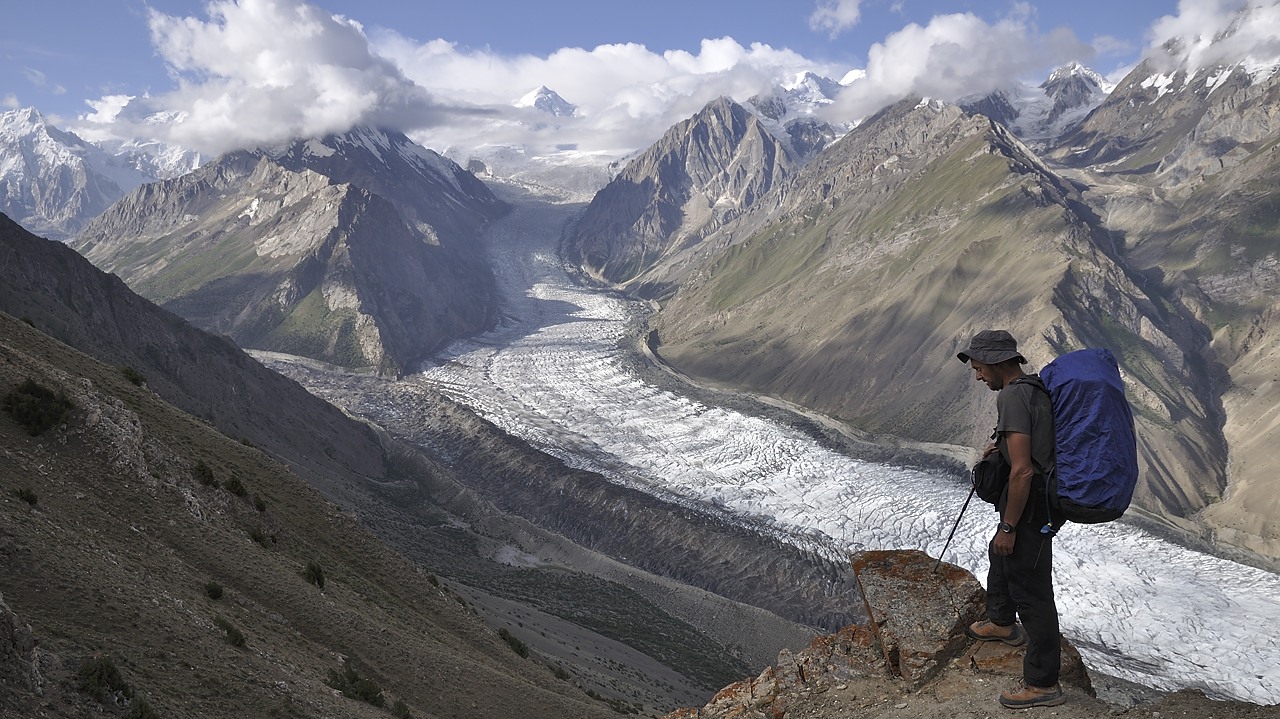 120825-075418.jpg - Montée au dessus de bericho Kor, vue sur le glacier Barpu