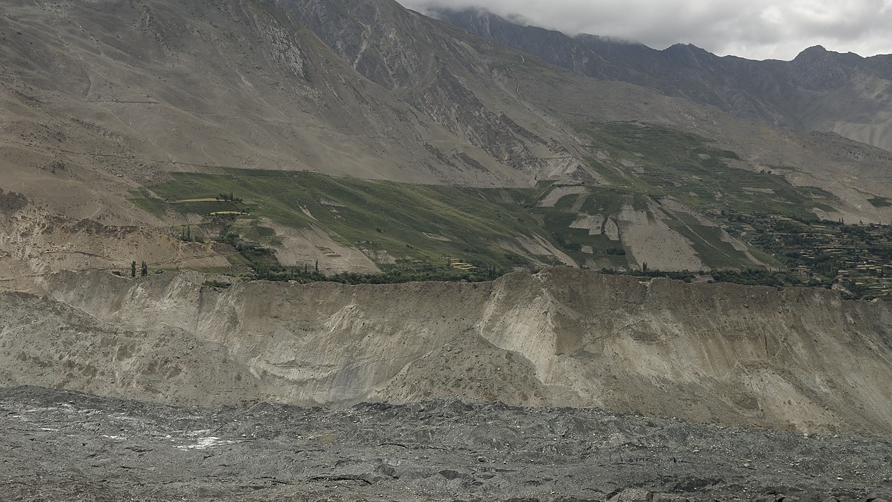 120826-133703.jpg - Hoper et glacier Bualtar