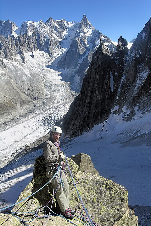 070915-27.jpg - Avant dernier relais dans la deuxi�me tour : des Grandes Jorasses � la Dent du G�ant