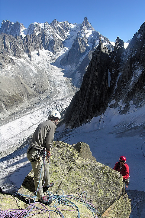 070915-31.jpg - Avant dernier relais dans la deuxi�me tour : des Grandes Jorasses � la Dent du G�ant