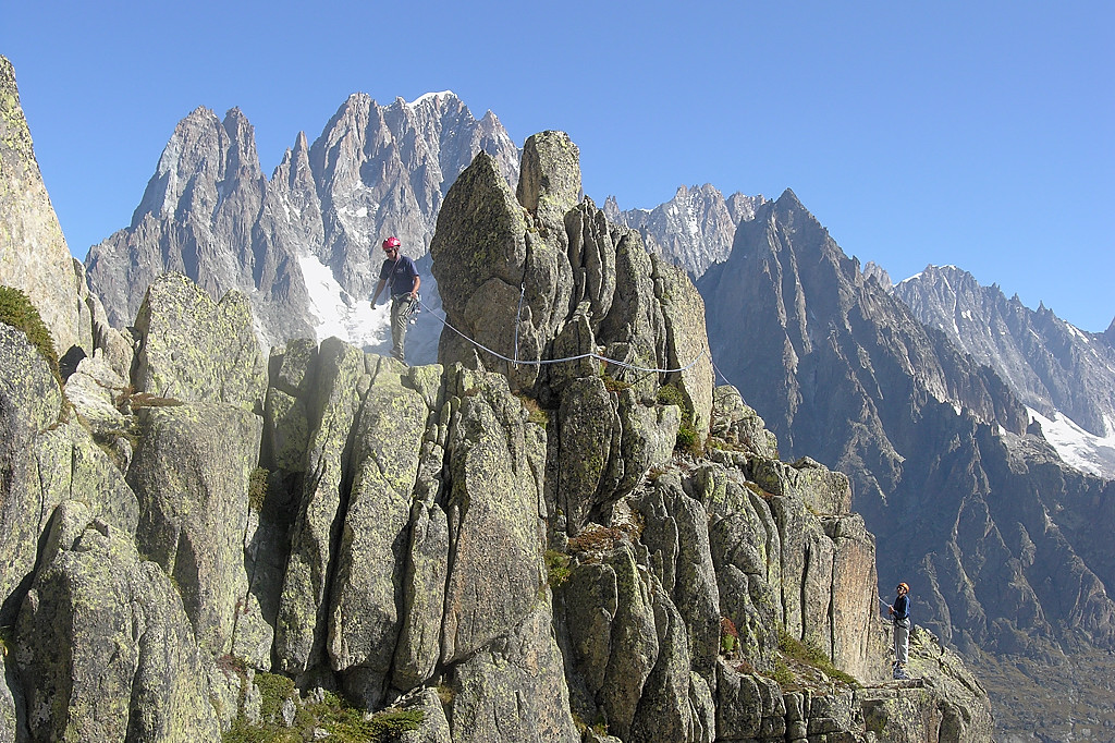 070916-14.jpg - Travers�e face aux Drus et Aiguille verte