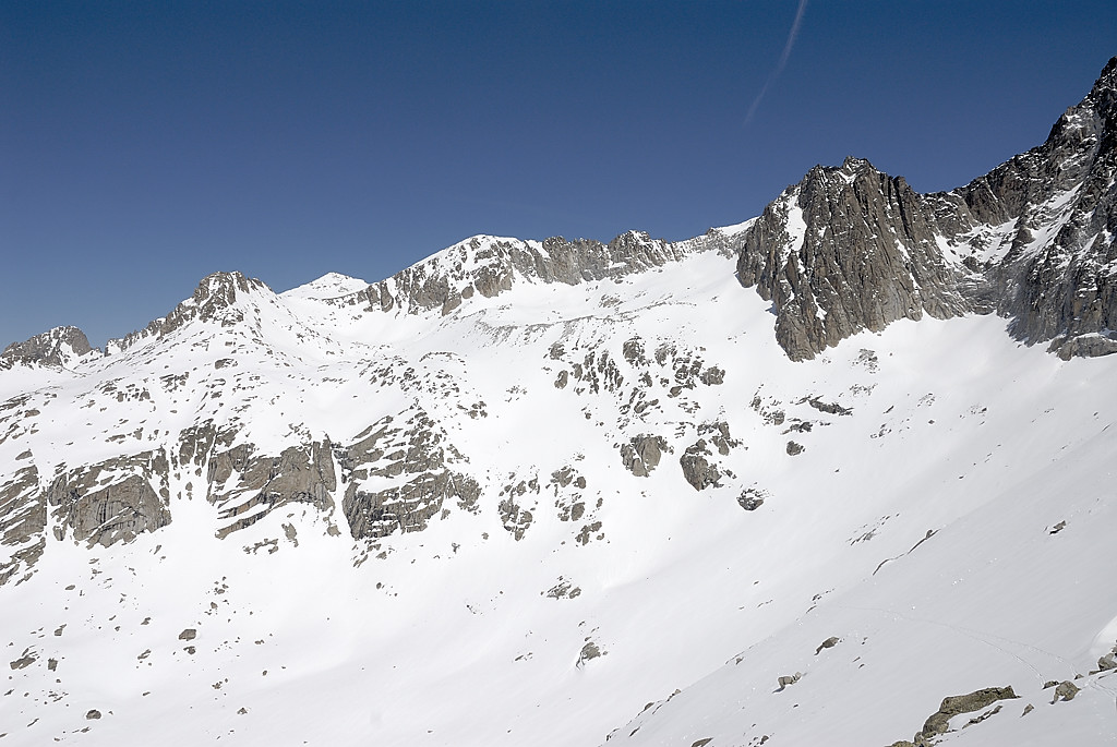 080429-25.jpg - Cuello d'Alba vu depuis le Collado de Gregea