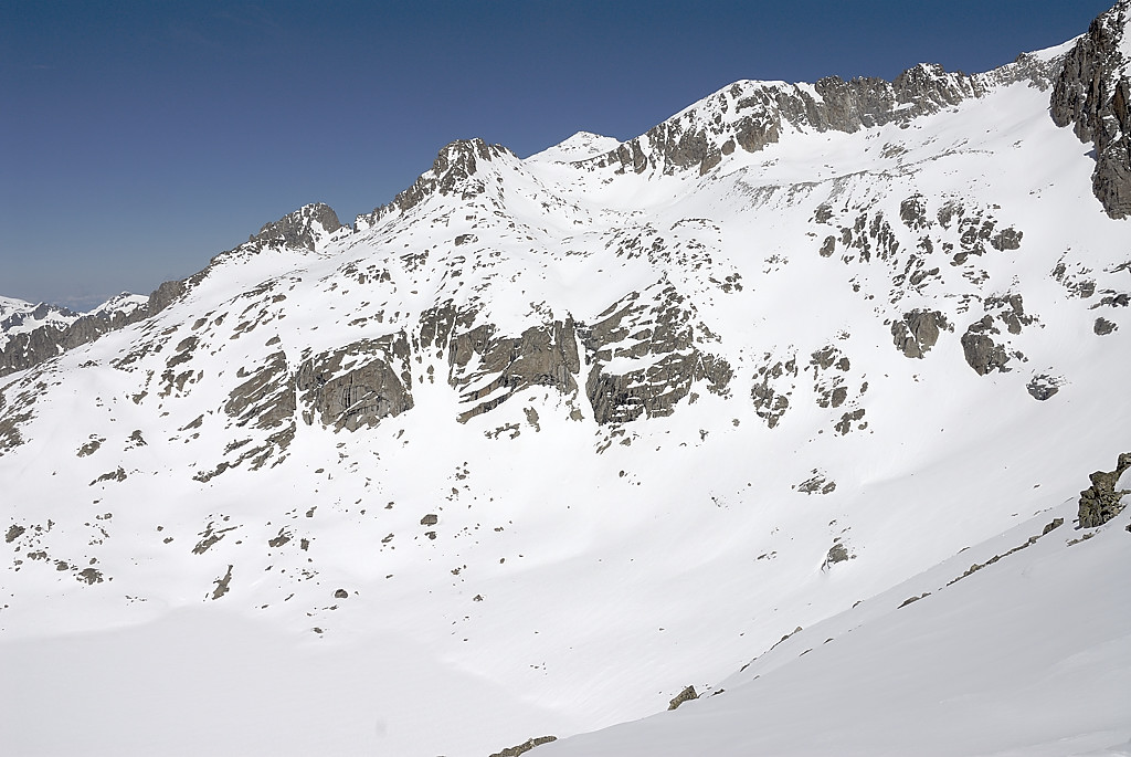 080429-26.jpg - Cuello d'Alba vu depuis le Collado de Gregea