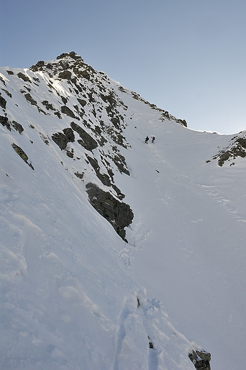 081220-08.jpg - Descente des Rochers de Vallorin vers la brche du couloir du Natey