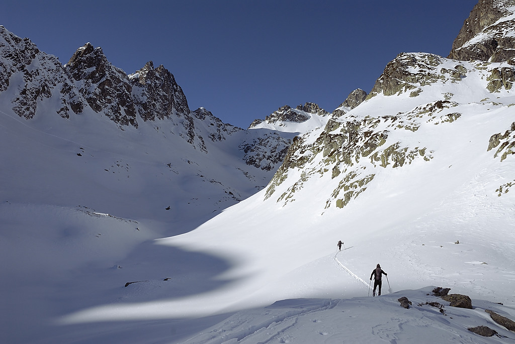 090111-06.jpg - Traverse au dessus du lac du Bacheux