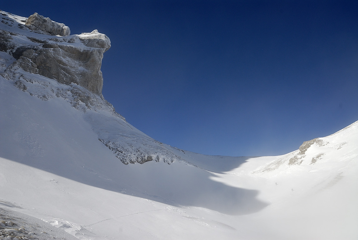 100207-06.jpg - Vallon de Truchi�re, au fond la cr�te du Petit Ferrand