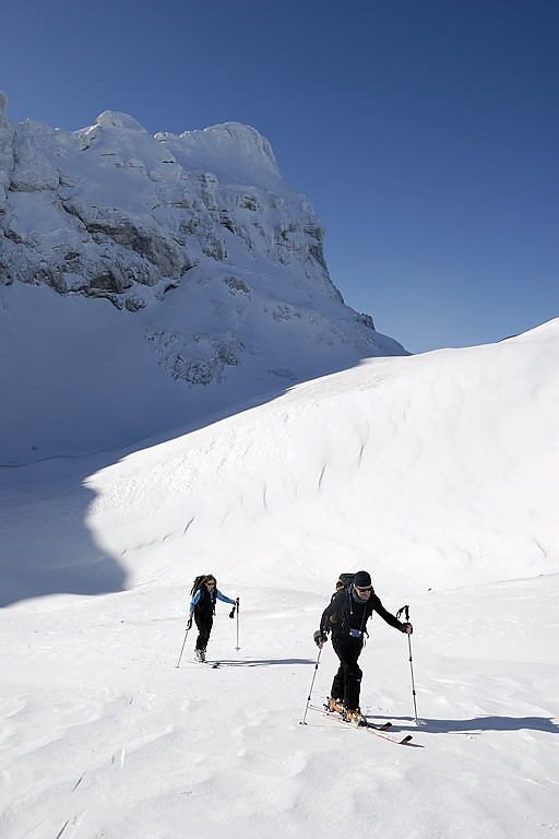 100207-08.jpg - Vallon de Truchi�re, au fond la cr�te du Petit Ferrand