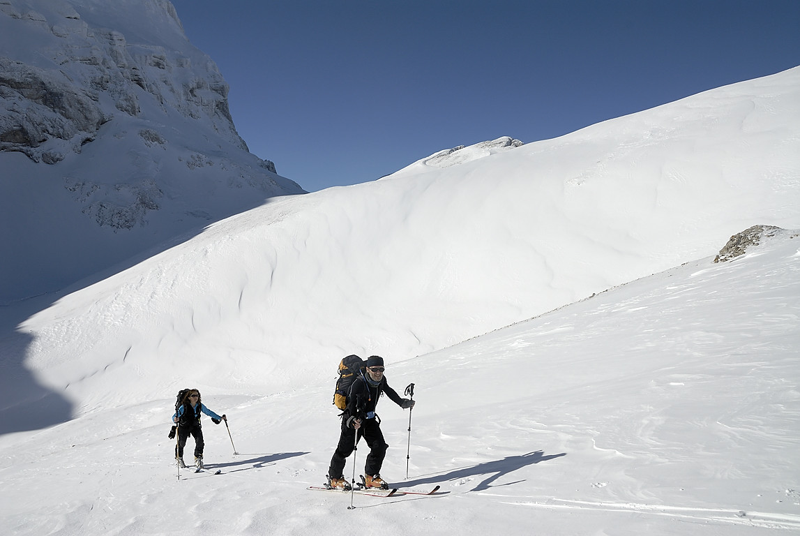 100207-09.jpg - Vallon de Truchi�re, au fond la cr�te du Petit Ferrand
