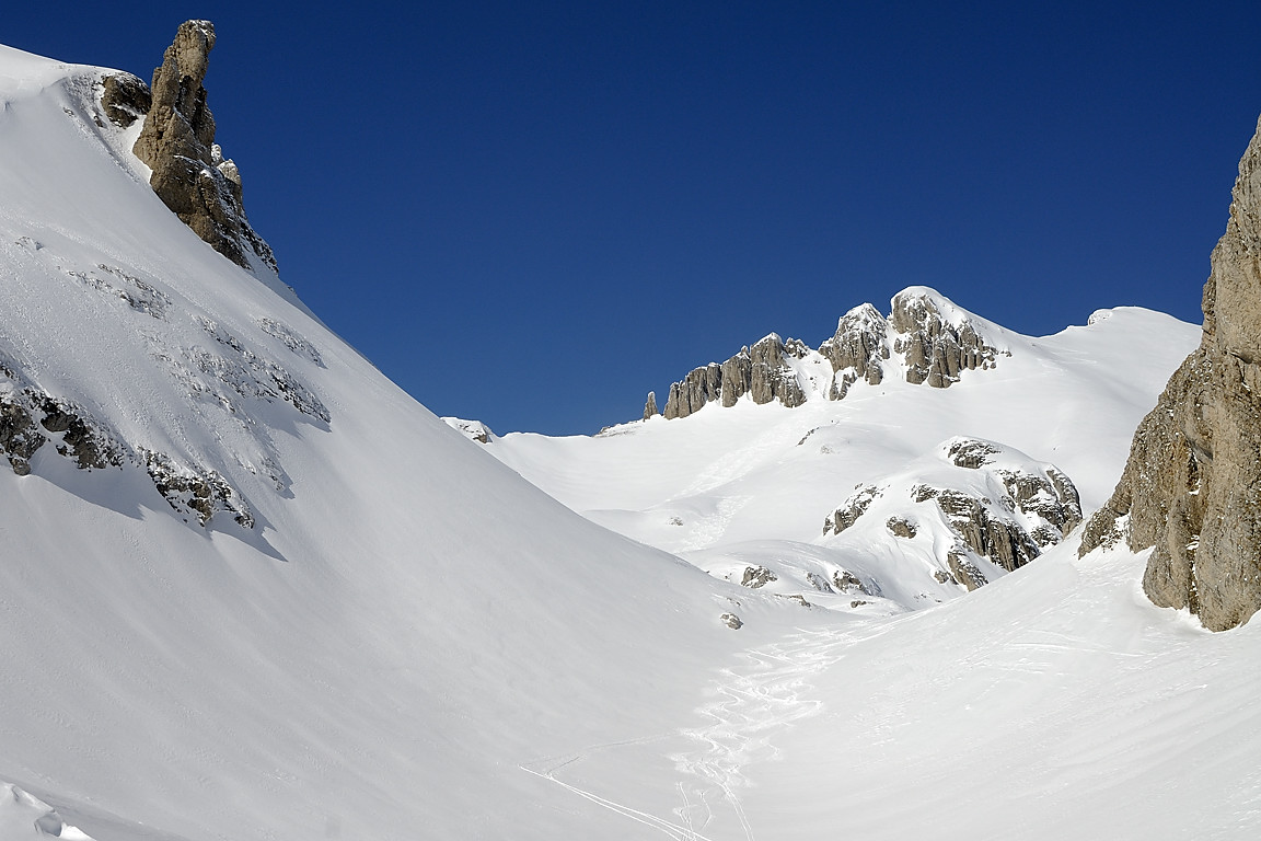 100207-22.jpg - Ar�te Sud de la T�te de l'Aupet et T�te depuis l'itin�raire de descente
