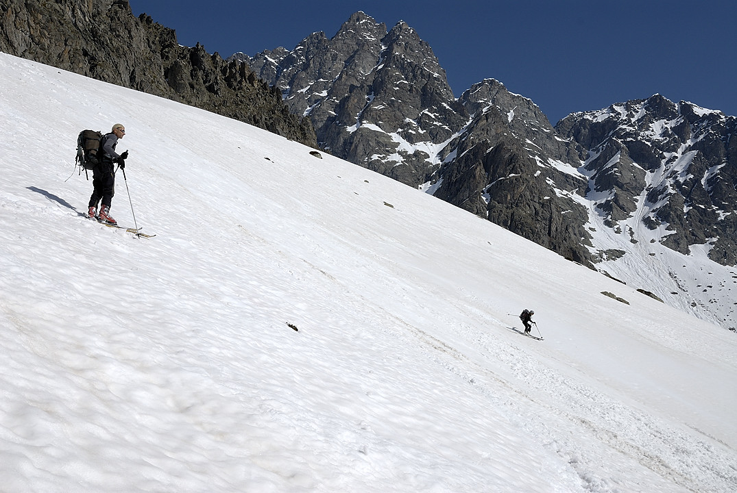 100524-21.jpg - Descente dans le vallon de la Valette