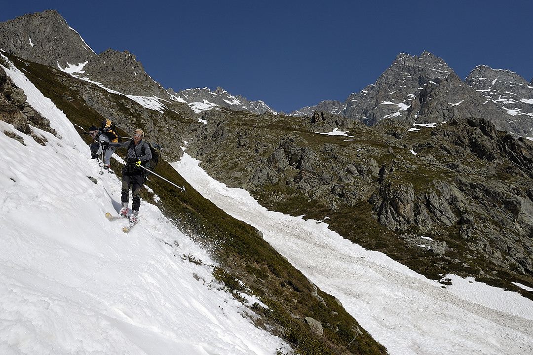 100524-22.jpg - Descente dans le vallon de la Valette