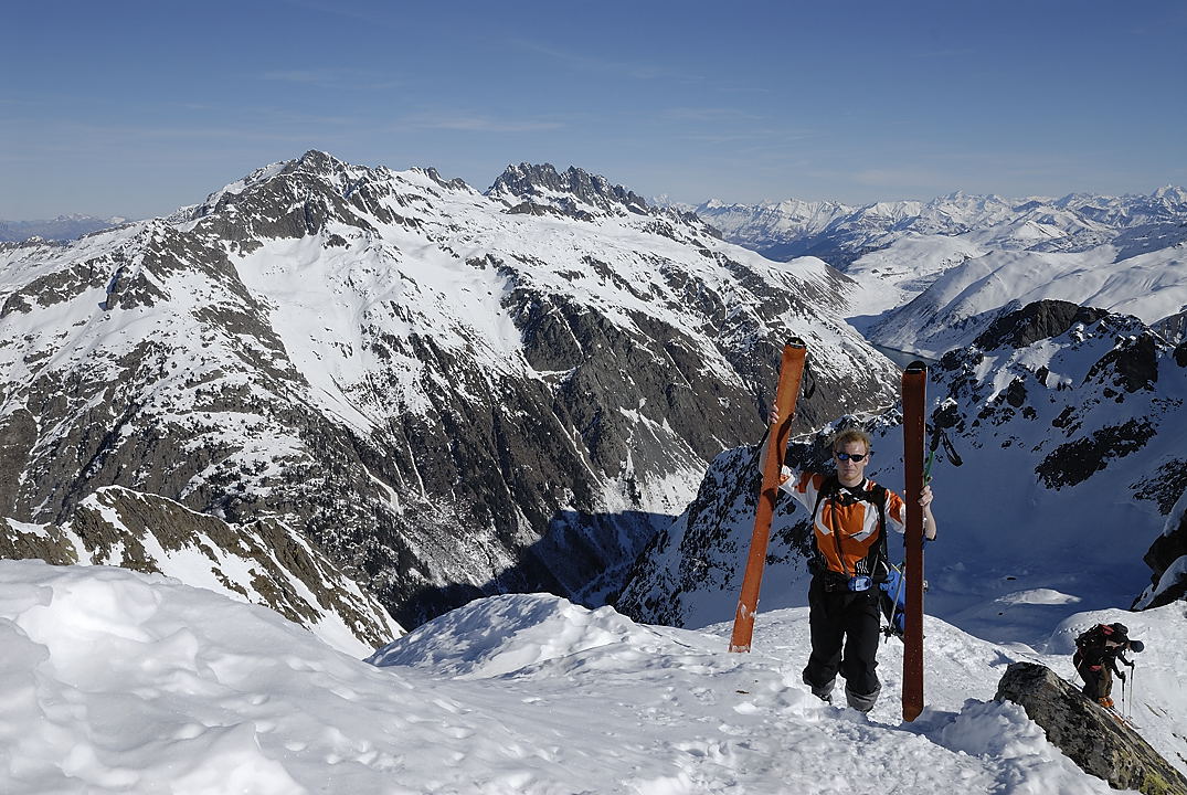 110206-06.jpg - Justin arrivant au sommet