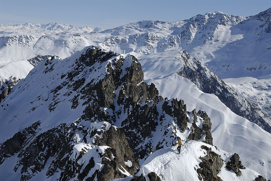 110206-08.jpg - Jean-Luc sur l'ar�te sommitale