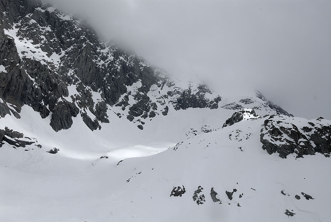 110326-07.jpg - Le sommet dans les nuages