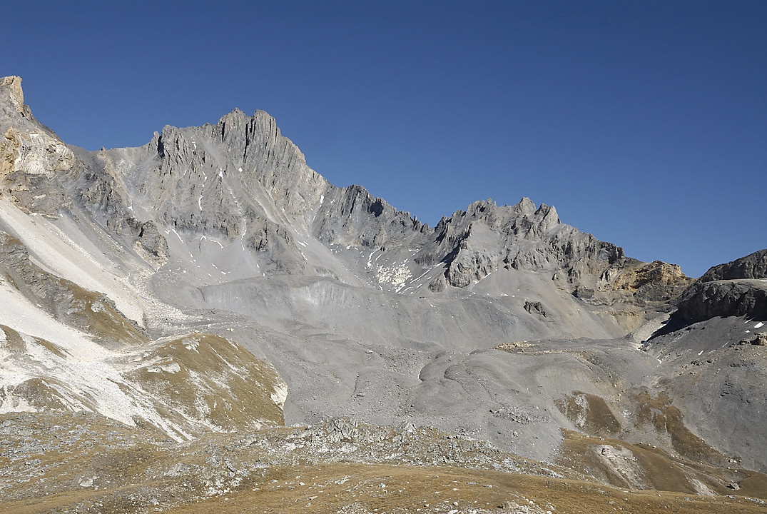 111001-141318.jpg - Dent Parach�e depuis le sommet du Grand Chatelard