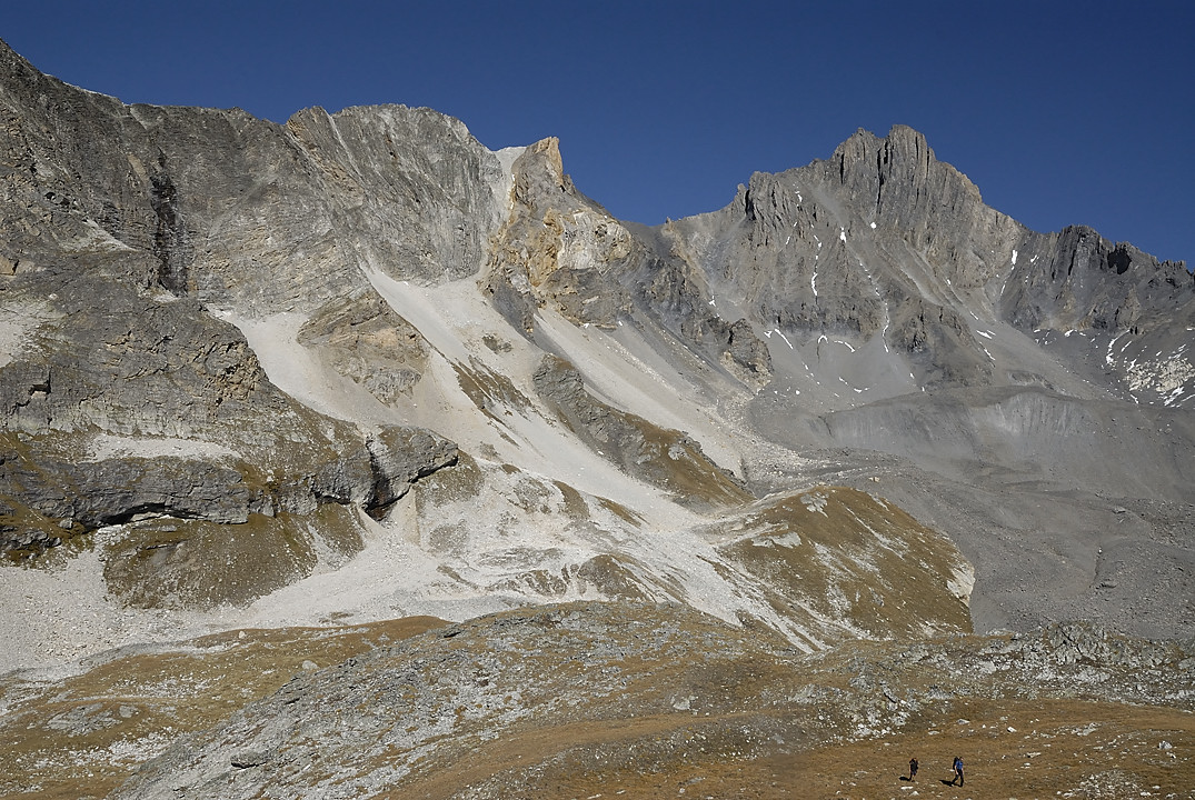 111001-142826.jpg - Dent Parach�e depuis le sommet du Grand Chatelard