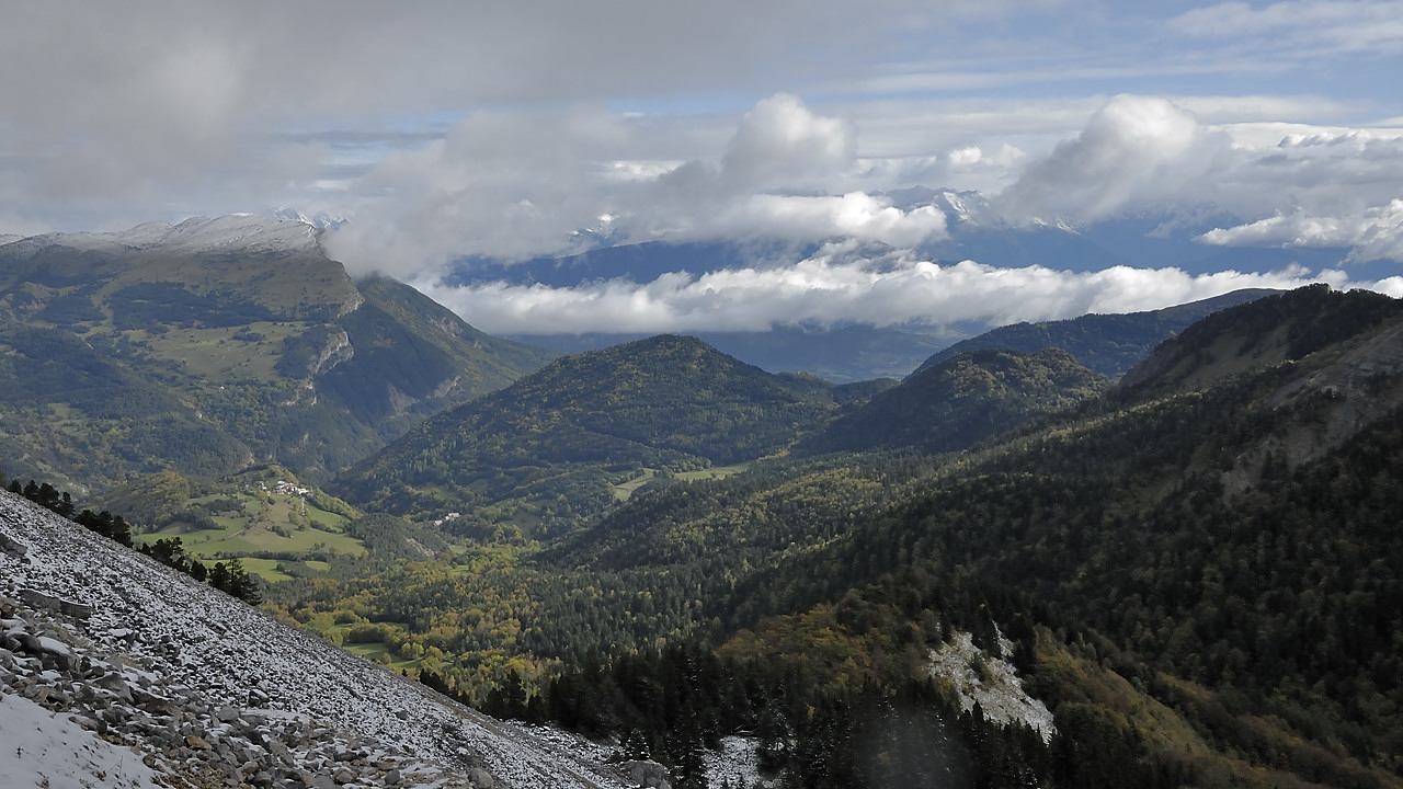 111009-110332.jpg - Descente du pas de la Selle