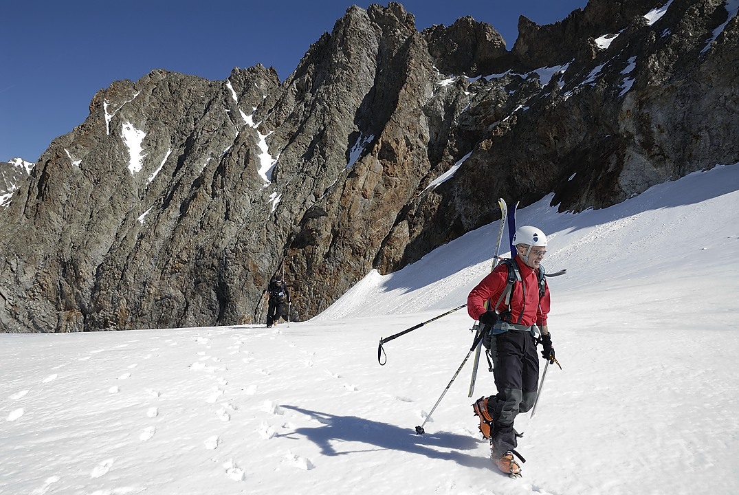 120331-111035.jpg - Haut du glacier courbe