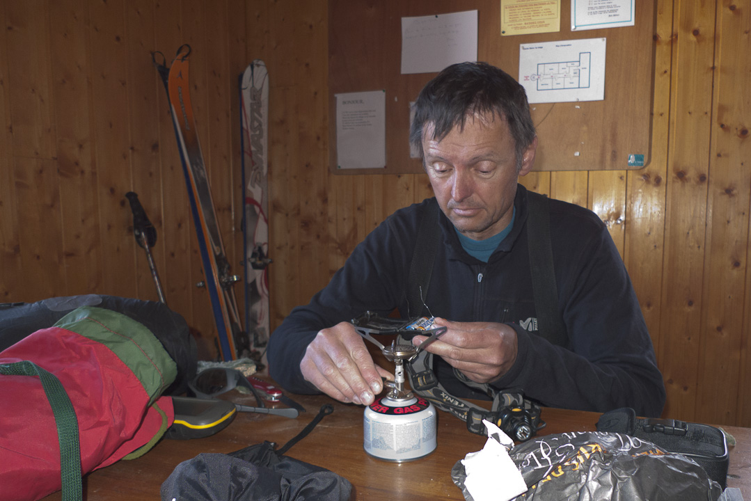 120511-180838.jpg - Des �tincelles � partir de la frontale pour allumer le r�chaud ?