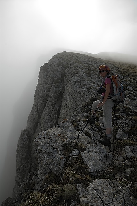 120527-094301.jpg - Le brouillard se d�gage sur l'arr�te