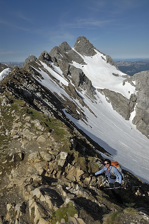 120602-095209.jpg - Arriv�e au Col des Verts, pointe des Verts � l'arri�re