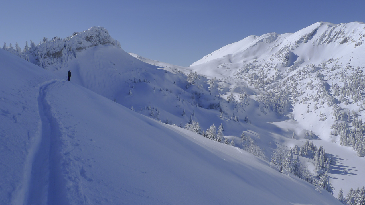 130216-110217.jpg - Traversée sur le col de la Sure