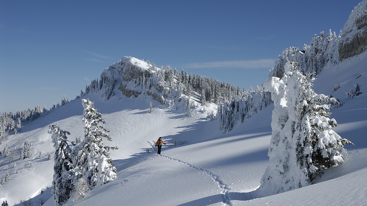130216-112319.jpg - Traversée en direction du col de la Sure