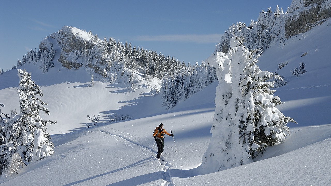 130216-112344.jpg - Traversée en direction du col de la Sure
