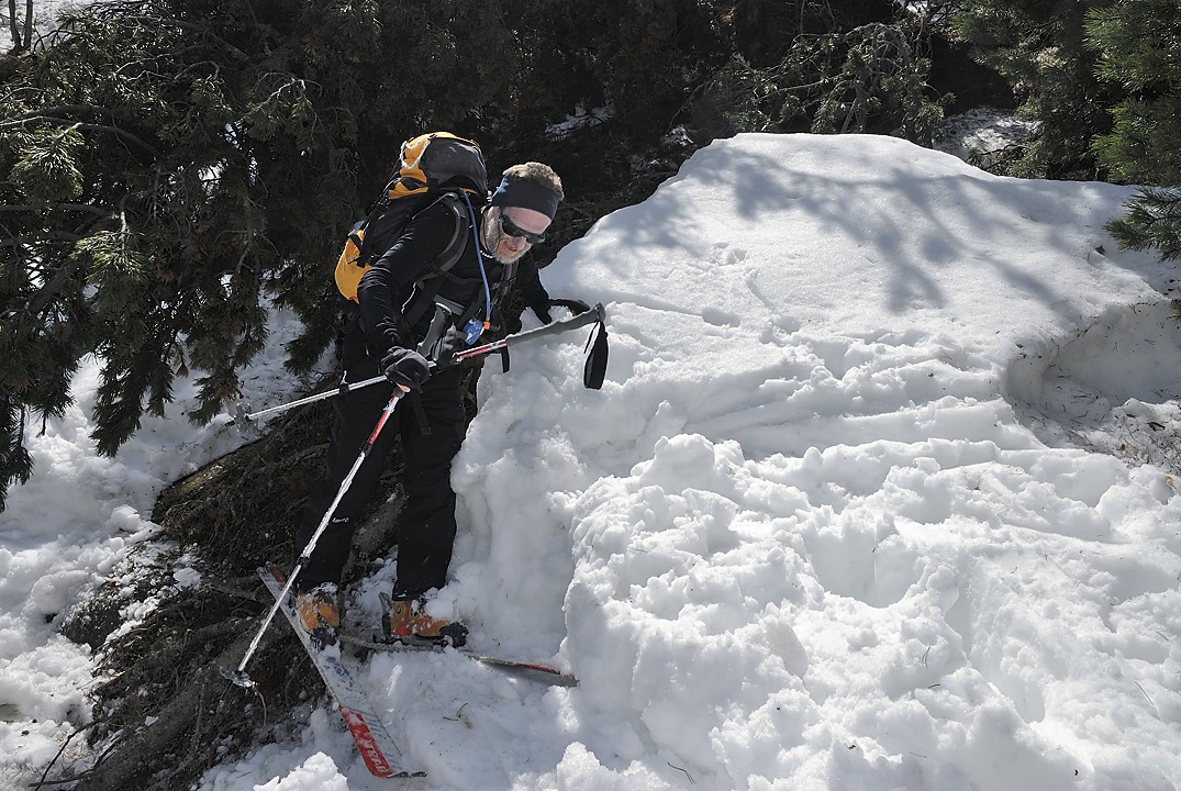 130425-133203.jpg - Un petit effort pour arriver à skis à la voiture