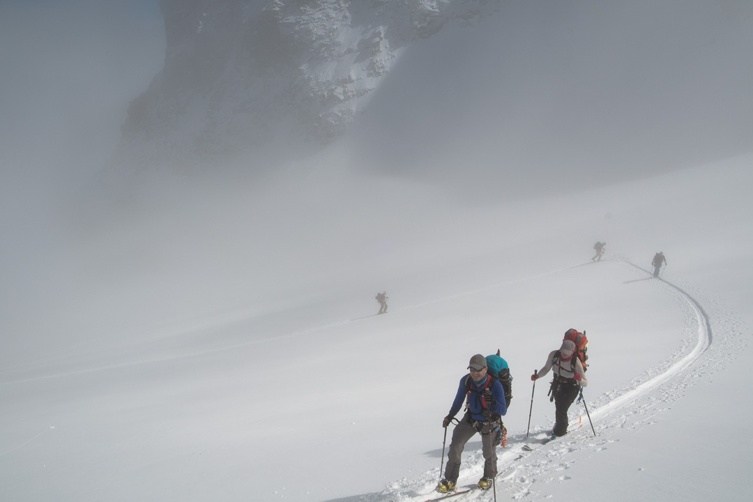 130510-103039.jpg - Montée sur le glacier de Laveciau avec le groupe anglais