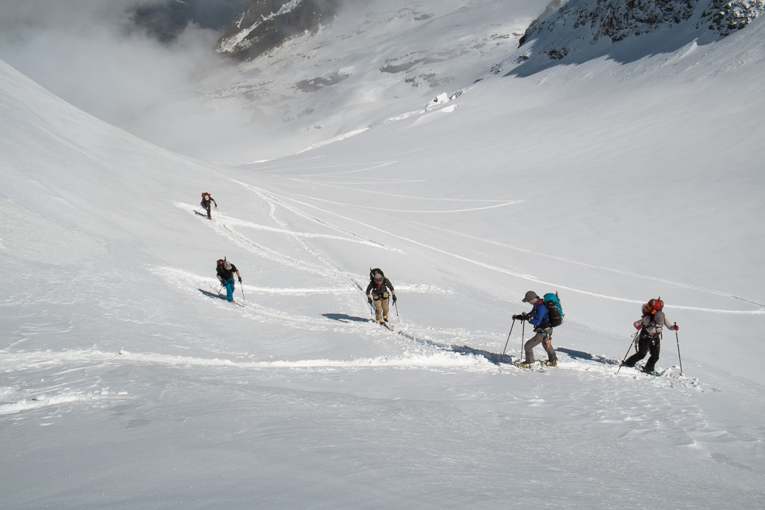 130510-104410.jpg - Montée sur le glacier de Laveciau avec le groupe anglais