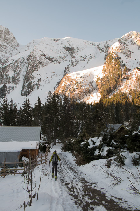 130527-070522.jpg - Départ à skis du Poursollet