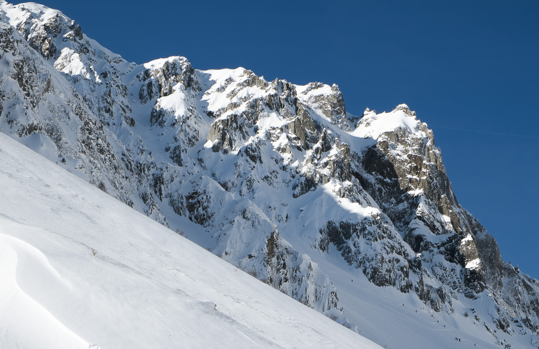 140223-111124.jpg - Du monde dans les rochers de Vallorin