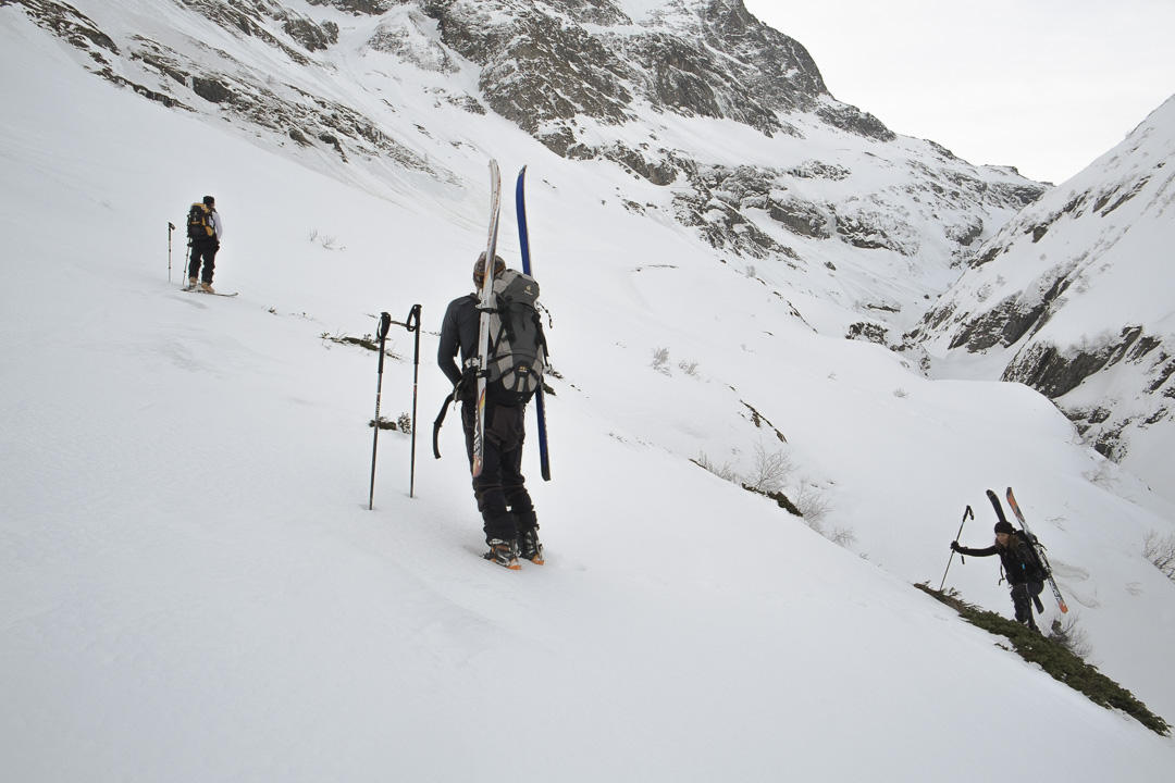 140329-080616.jpg - Il manque un peu de neige dans le défilé du ruisseau de la Pisse