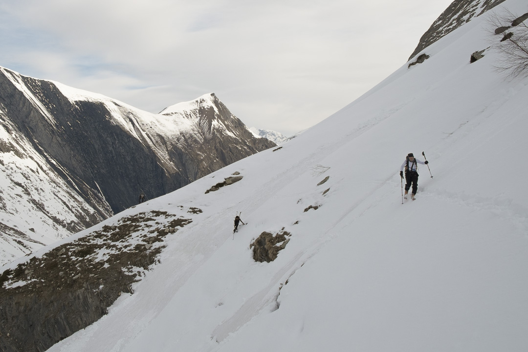 140329-083310.jpg - Il manque un peu de neige dans le défilé du ruisseau de la Pisse