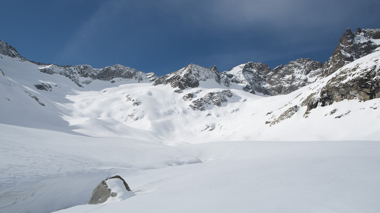 140329-093942.jpg - Un peu de faux plat pour la mise en jambes avant le col de Berches