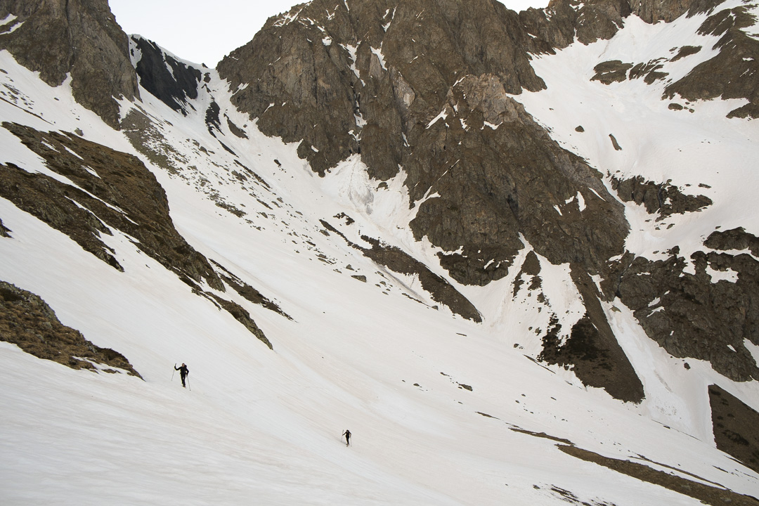 140412-082705.jpg - Au niveau de la cabane du Ramu. Au fond, le col de la Muzellz