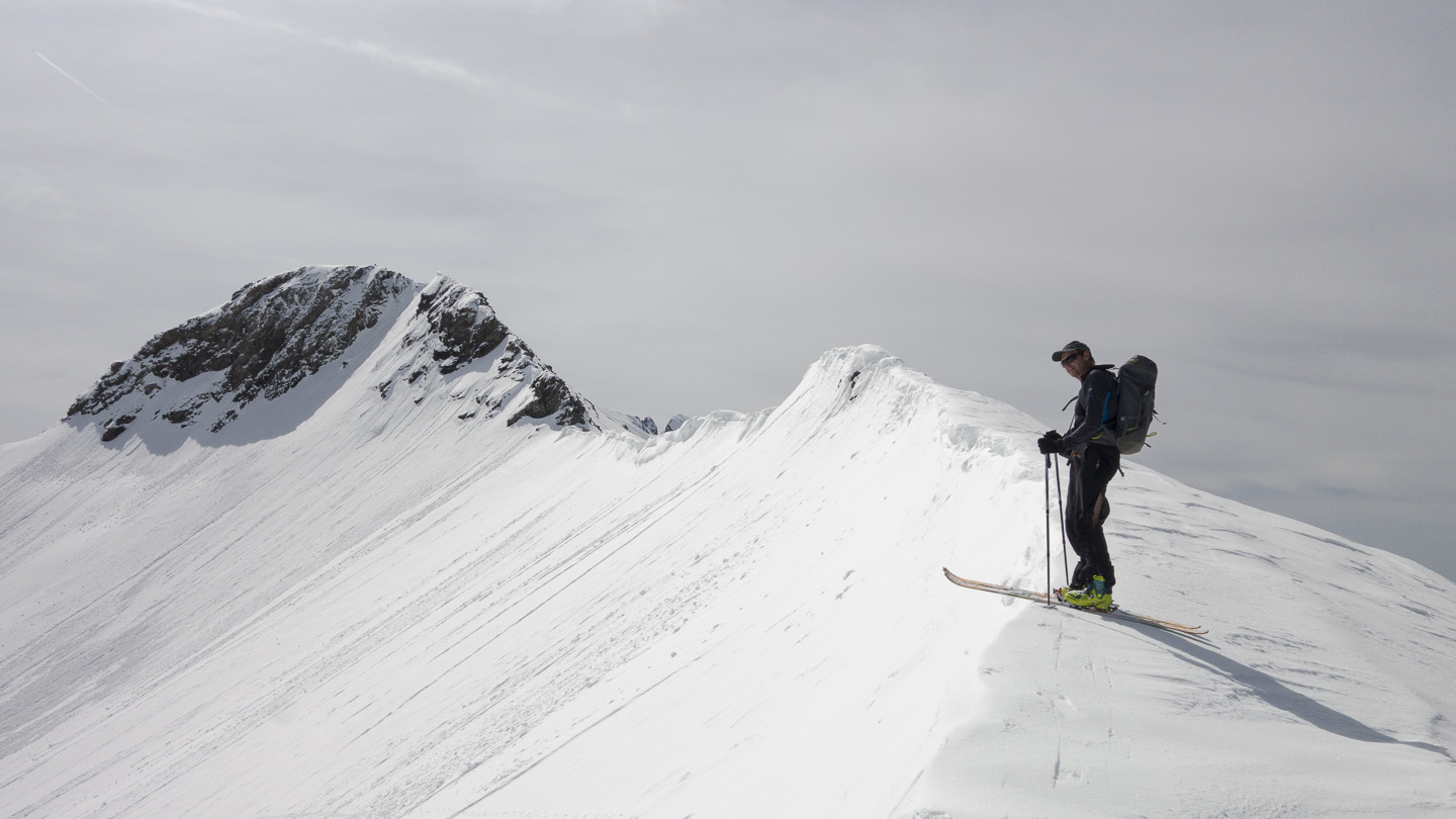 140508-105153.jpg - Sur l'arête, au fond le Pic du Col d'Ornon