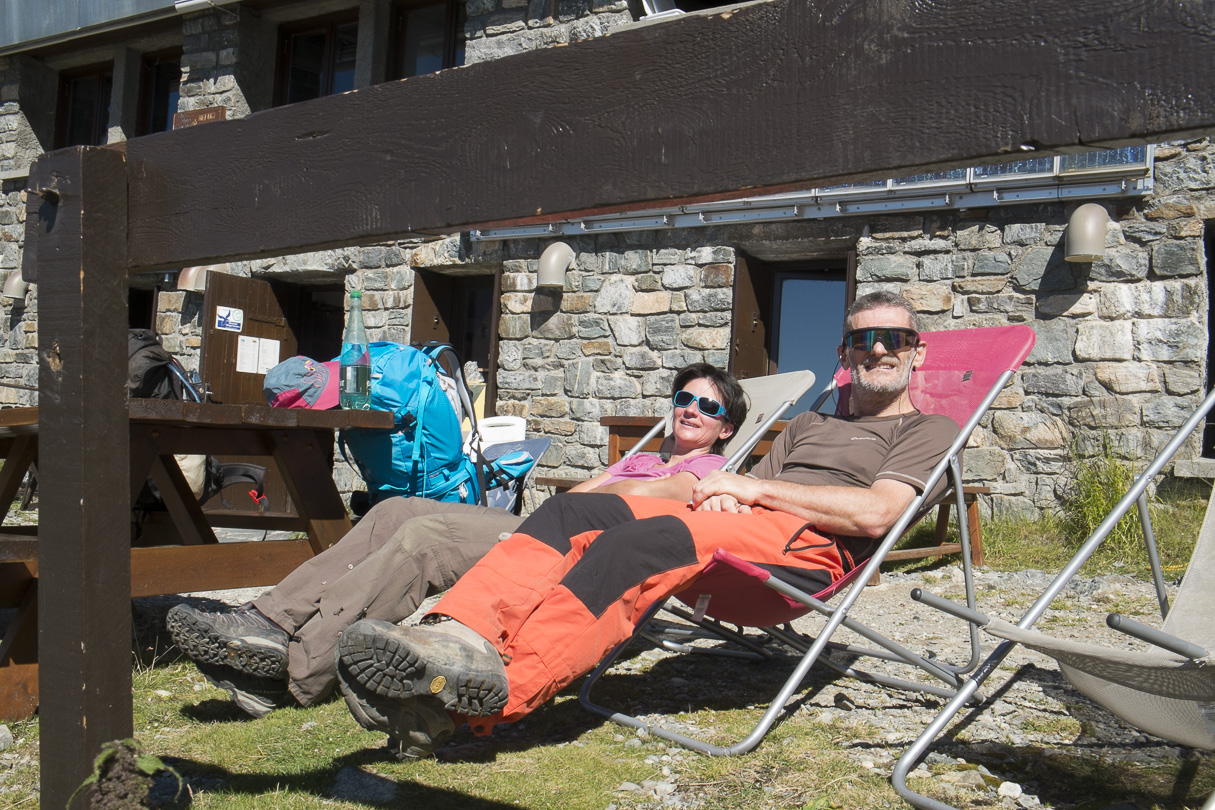 140913-121033.jpg - Pause au refuge de l'Olan